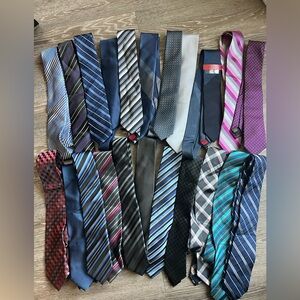 Mixed Lot of 22 Men’s Neck Ties striped, solid patterns